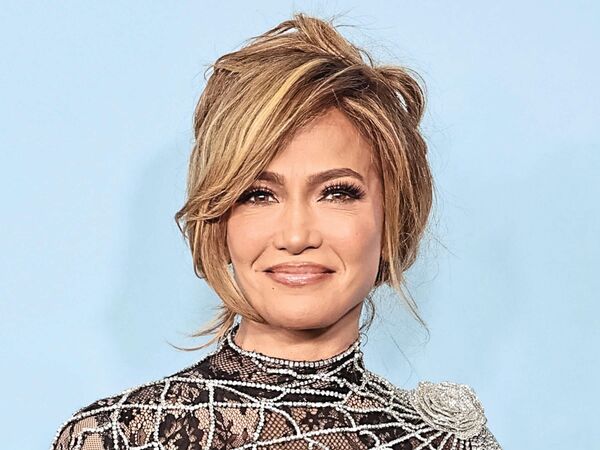 Hot Hollywood: Jennifer Lopez Is Single & Thriving!