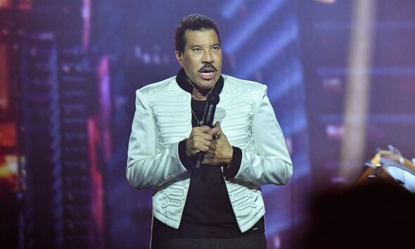 Lionel Richie Ignored ‘Warning Signs’ Prior to Hospitalization, Needs to ‘Take Better Care of’ Himself