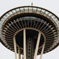 Authorities in Search of 2 Men Who Parachuted Off Seattle’s Space Needle as Others Watched On